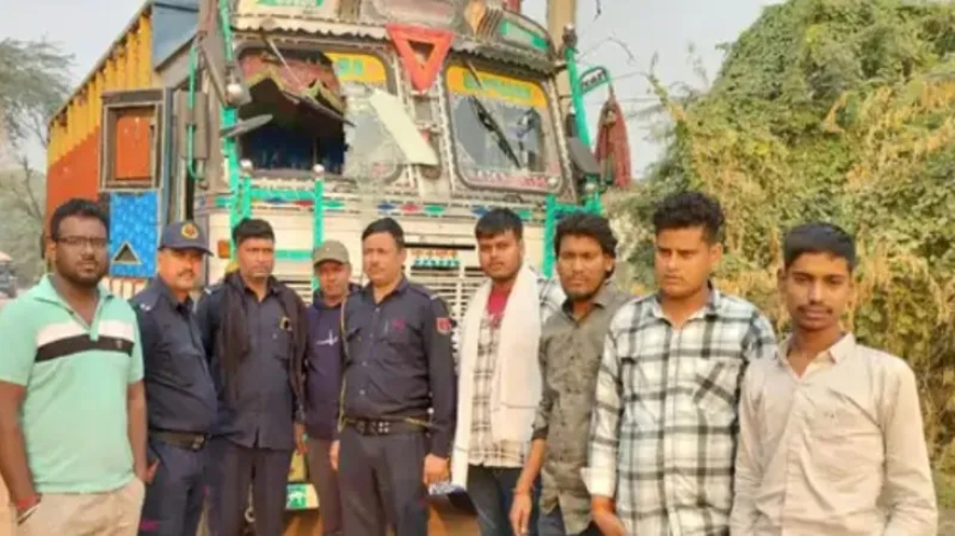 राजस्थान पुलिस ने ट्रक में भरकर मेवात ले जाए जा रहे गोवंश को रोका, तस्करों ने की फायरिंग; जवाबी कार्रवाई के बाद भागे, सर्च ऑपरेशन में 100+ गोवंश बरामद