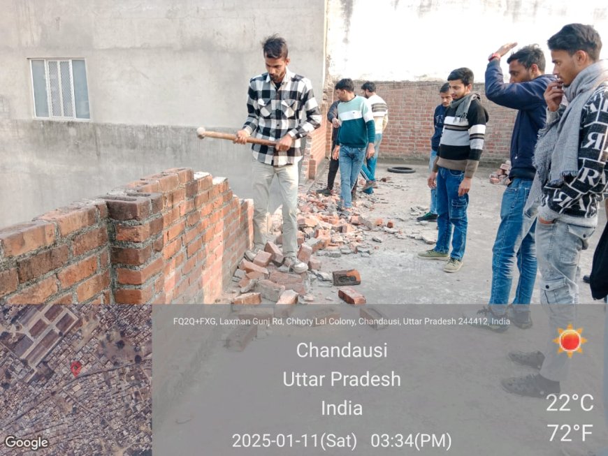 संभल : बावड़ी के ऊपर बना गुलनाज का अवैध मकान प्रसाशन ने तोड़ा