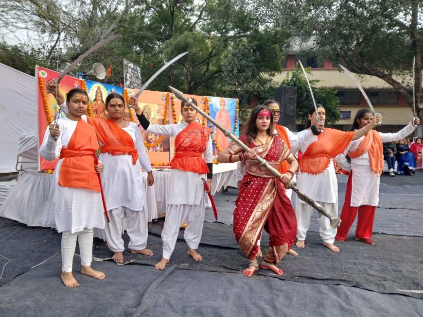 बंगलादेश जैसी स्थिति से बचने के लिए दिल्ली में 2 हजार से ज्यादा Hindu महिलाओं ने लिया शस्त्र दीक्षा कार्यक्रम में हिस्सा..